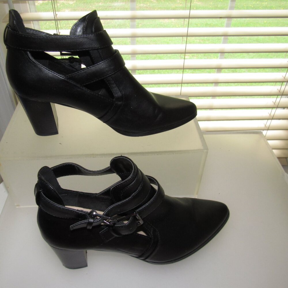 Liz Claiborne Camelia Black Leather Cut-Out Strap Booties — Pointed-Toe Size 10 - Picture 4 of 9